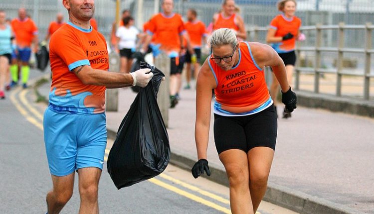 800px-Plogging_with_Coastal_Striders_-_FUNK9730_(42405061590)