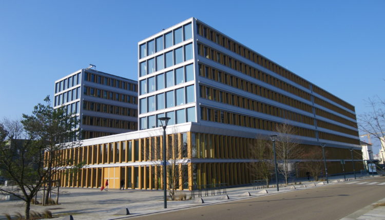 L’immeuble_de_rennes_metropole_avenue_henri_freville_a_rennes_-_panoramio