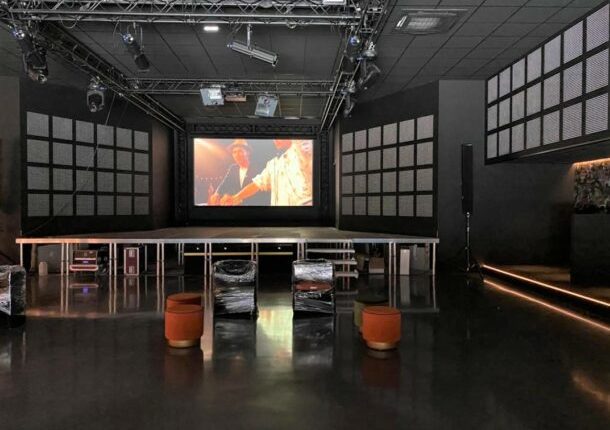 interieur-karaoke-ecran-610×458